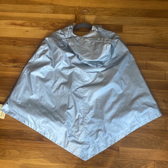Révue Women’s Silver Poncho With Hood Size 4 - Picture 6 of 7